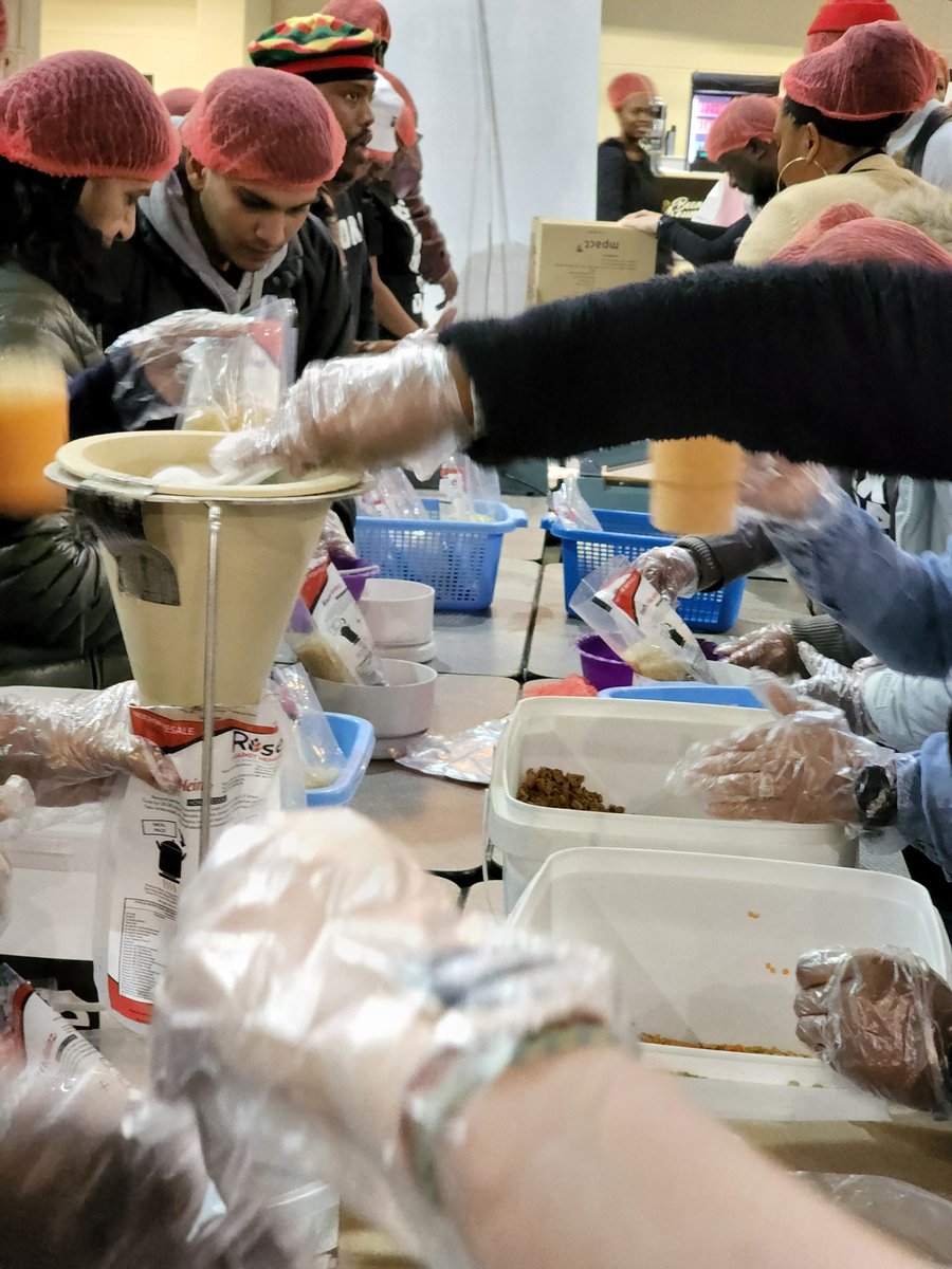 Mr_Ndash's tweet photo. Doing my part for #MandelaDay with @RAH_Africa serving 6 million meals to families in need with @tasticricesa . #5millionmeals #Thisispossible #itstartswithameal #onlyonetastic #perfecteverytime https://t.co/ZEQ6IlWL8H
