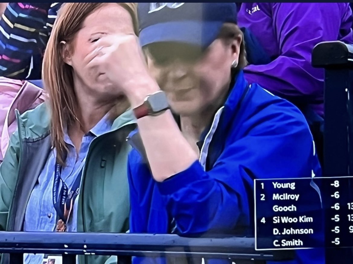 GallIain's tweet photo. Hope you have a lovely day at @TheOpen @NicolaSturgeon. So glad you have your chauffeur driven limo to whisk you round the country and don’t have to rely on trains or ferries or you might have not made it ���️. https://t.co/yfDbMI0kRJ