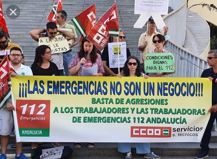 ¿ Saben <a href="/JuanMa_Moreno/">Juanma Moreno</a> <a href="/antoniosanz/">Antonio Sanz Cabello</a> <a href="/eliasbendodo/">Elías Bendodo</a> que hoy 112 está buscando operadores como locos porq no han cubierto puestos de sala? Hasta 4 minutos de espera para un infarto, un accidente.. sigan permitiendo q <a href="/Serveo_com/">Serveo</a> robe, ya lamentarán su indolencia.