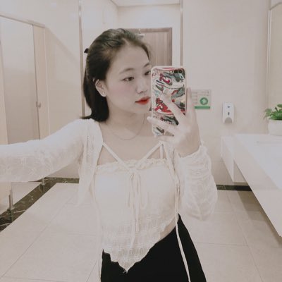 linhxinh2002's tweet photo. #ẢnhHồsơMới https://t.co/d3rX3MKXEa