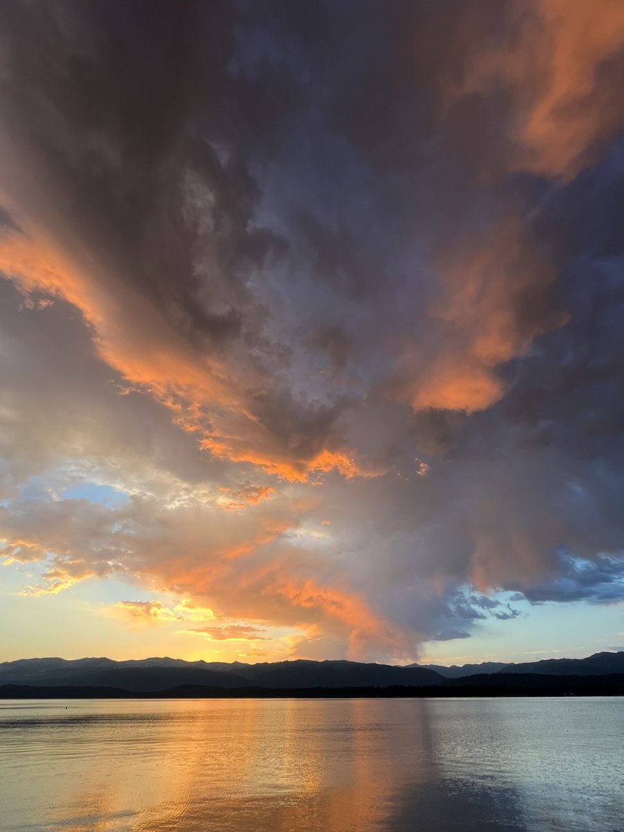 memphis_tom's tweet photo. This morningโs sunrise turned out better than expected. Payette Lake, #mccallid #idahoweatherwatchers @AndrewWMBF @ChrissyKohler https://t.co/6muiKb9IpH