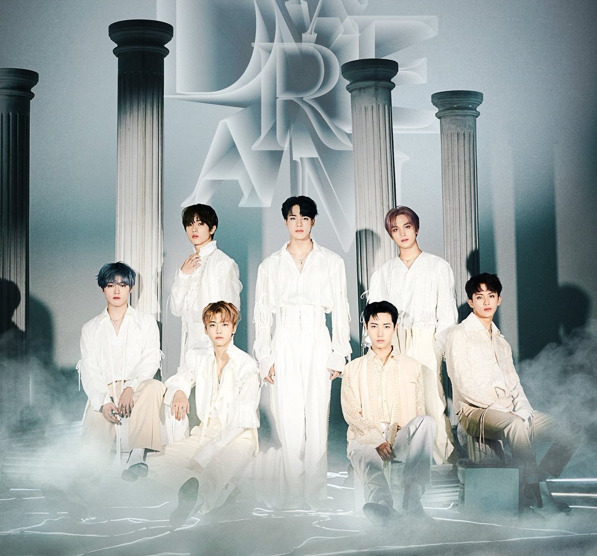 Liat ginian dengan pilar yunani yang khas macem:

"Welcome, Entrust! 
We've been waiting for you for so long. Have a seat in anywhere you pleased. "

Tapi ketua kelompok Entrustnya Jeno 😬