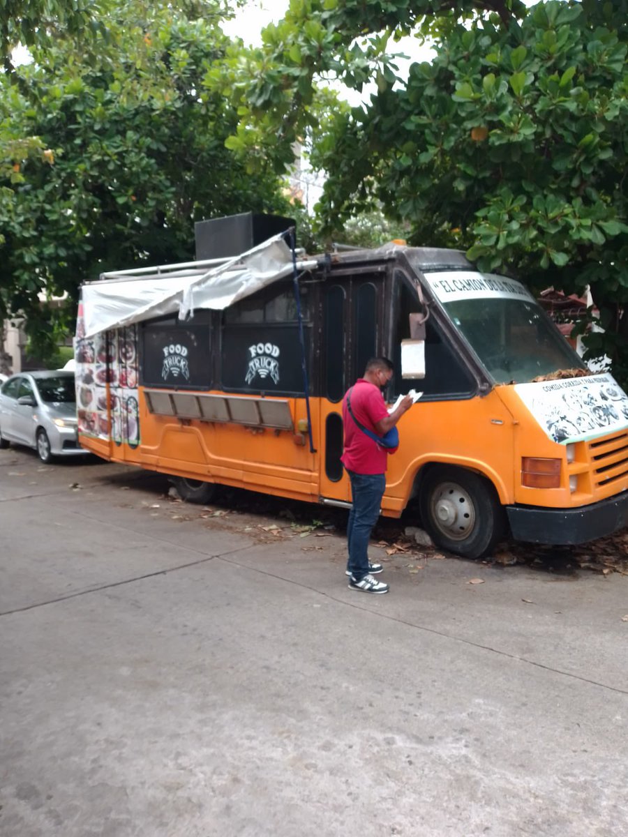 AcCostaazul's tweet photo. ATENCIÓN ‼️ Retiro voluntario, de lo contrarío removidos y multas económicas a los #foodtruck y camiones que invaden de manera irregular nuestras calles de #costaazul #Acapulco 
El llamado a la unión y reordenamiento que mejore aspecto, salubridad e higiene.

#enequipoesmejor https://t.co/0hGFyvzKSe