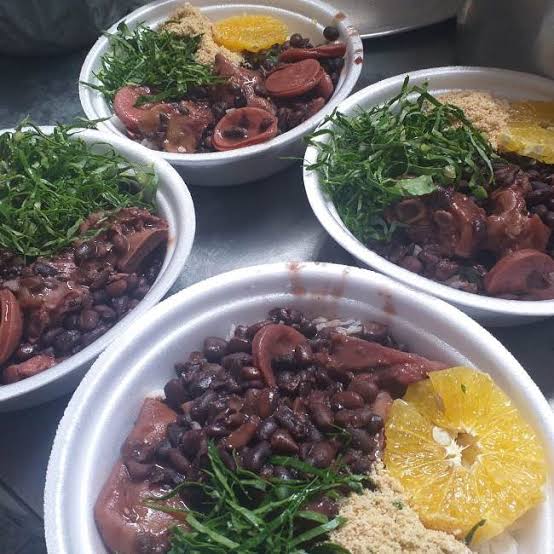 DoQuentinhas's tweet photo. Então galera sextou e não tem jeito e dia da nossa feijoada que vc come rezando, uma verdadeira delícia !!!! 

#feijoada
#comidacaseira 
#delivery 
#quentinhas 
#marmitex 
#comidabrasileira 
#cpxpenha https://t.co/7hyItJaWVJ