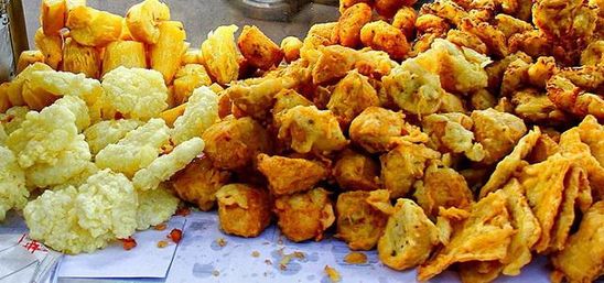 aininurcom's tweet photo. Yang suka gorengan, kumpulll !!! 

Ada kabar baik nih terkait harga minyak goreng.

Jadi ya, Menteri Perdagangan Zulkifli Hasan telah meluncurkan minyak goreng ekonomis dengan harga eceran tertinggi Rp 14.000 per liter lho.... 
#MinyakUntukRakyat https://t.co/zUYbHToc7v