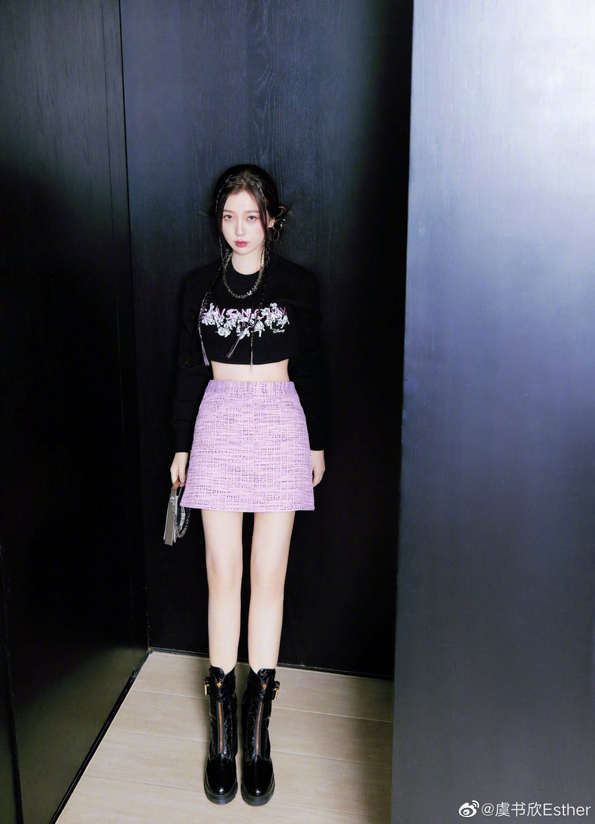 220715 | 虞书欣Esther​ Weibo (1)​

Caption​ : ครั้งหน้าเจอกันแน่นอน​🖤​

#EstherYu #虞书欣 #อวี๋ซูซิน #YuShuXin