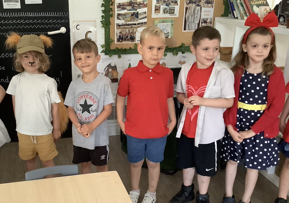 RJW_LPS's tweet photo. The robins dressed-up, lined-up and ready for carnival assembly! 🥳
@REC_LPS 
#LPSeyfs https://t.co/TSqkxwNd9y