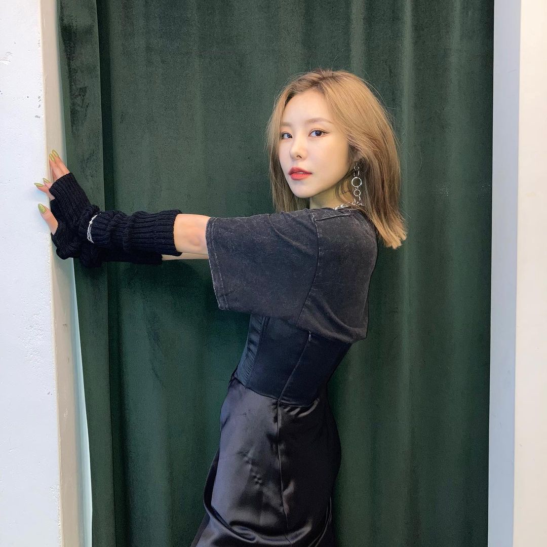 Whee_GlobalWind's tweet image. [📸] wheein_from.paeyong IG post

[#.FridayPaeyongPaeyong!]
Have a great friday night😎

🔗 instagram.com/p/CgCCTJqJlBi/…

#WHEEIN #휘인 @THEL1VE_LABEL