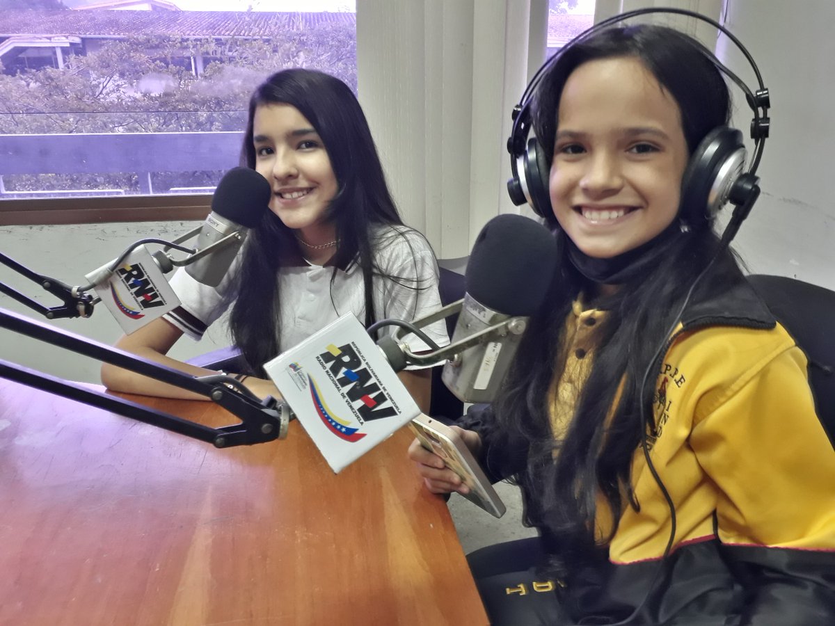 crauetdt's tweet photo. #ReporterosEnAcción |  #11Jul y #13Jul salió al aire la 1era emisión del #NoticieroEscolar a través de @YvkeTachira 94.5FM y @RNV_Tachira 105.7FM 
📚🎤📻🇻🇪 @MPPEDUCACION @DGRPA1 @_LaAvanzadora @Danielcustodio3 

#TuVozEscolar
#MuchachadaDeLaPatria
#15Jul
#CrecimientoProductivo https://t.co/0p2Lhj7Npk