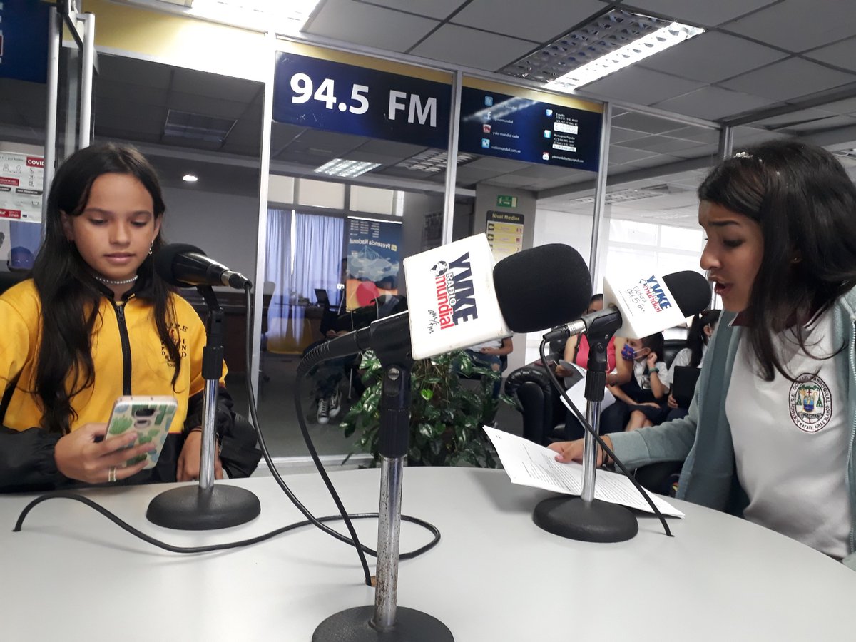 crauetdt's tweet photo. #ReporterosEnAcción |  #11Jul y #13Jul salió al aire la 1era emisión del #NoticieroEscolar a través de @YvkeTachira 94.5FM y @RNV_Tachira 105.7FM 
📚🎤📻🇻🇪 @MPPEDUCACION @DGRPA1 @_LaAvanzadora @Danielcustodio3 

#TuVozEscolar
#MuchachadaDeLaPatria
#15Jul
#CrecimientoProductivo https://t.co/0p2Lhj7Npk