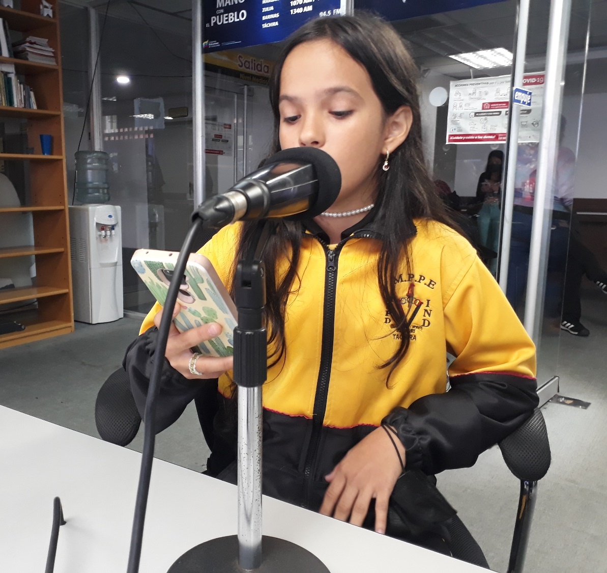 crauetdt's tweet photo. #ReporterosEnAcción |  #11Jul y #13Jul salió al aire la 1era emisión del #NoticieroEscolar a través de @YvkeTachira 94.5FM y @RNV_Tachira 105.7FM 
📚🎤📻🇻🇪 @MPPEDUCACION @DGRPA1 @_LaAvanzadora @Danielcustodio3 

#TuVozEscolar
#MuchachadaDeLaPatria
#15Jul
#CrecimientoProductivo https://t.co/0p2Lhj7Npk