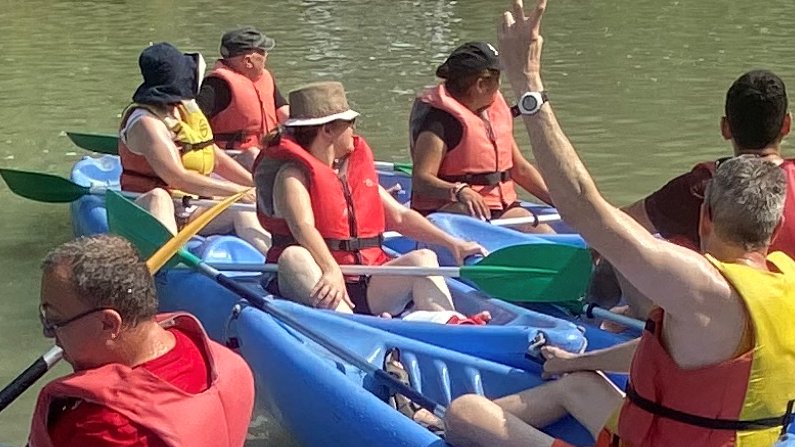 PlenaMadrid's tweet photo. 🛶Personas con discapacidad intelectual del centro penitenciario de Estremera han disfrutado en el entorno de #Aranjuez de actividades deportivas.
✅ A través del programa #Incluidos garantizamos los derechos de las personas con discapacidad intelectual que cumplen condena https://t.co/Td7HpOXKta