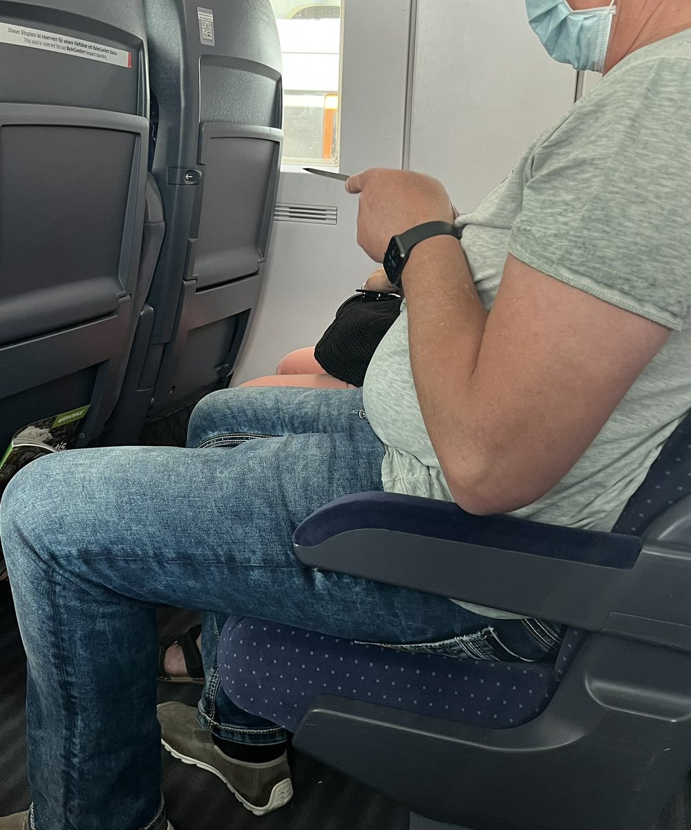 Bahnabteil fehlt, Zug zu spät, und man feilt sich neuerdings hier die Nägel 
#deutschebahn #db <a href="/DBBahn/">DBBahn</a>