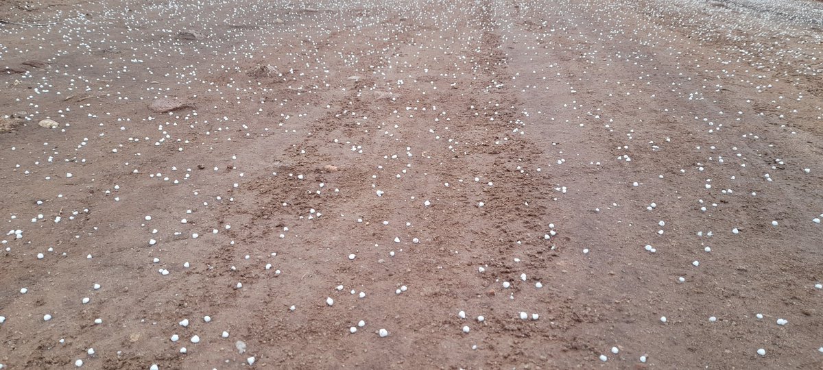 juandenono's tweet photo. #URGENTE: Comenzó a nevar ❄ en sectores bajos del #ValleDeTraslasierra. Ya Nono, Las Calles, Las Rabonas, Los Hornillos registran nevada en zonas céntricas y rurales. https://t.co/lOruJsgO4G