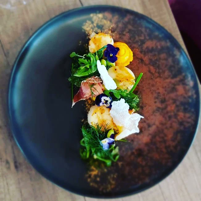 sureshgill05's tweet image. Pan seared scallops with sweet potato mash##ham slice##Rice paper crispe with Passion