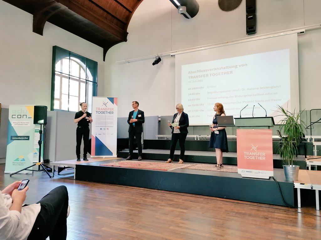 NinaLehmann14's tweet photo. Was ist eigentlich #Transfer? Die Antwort jetzt erklärt für Dreijährige von @dunkelmunkel beim Begrüßungspanel. #TransferTogether #ThirdMission #phheidelberg https://t.co/1828ntBOa4
