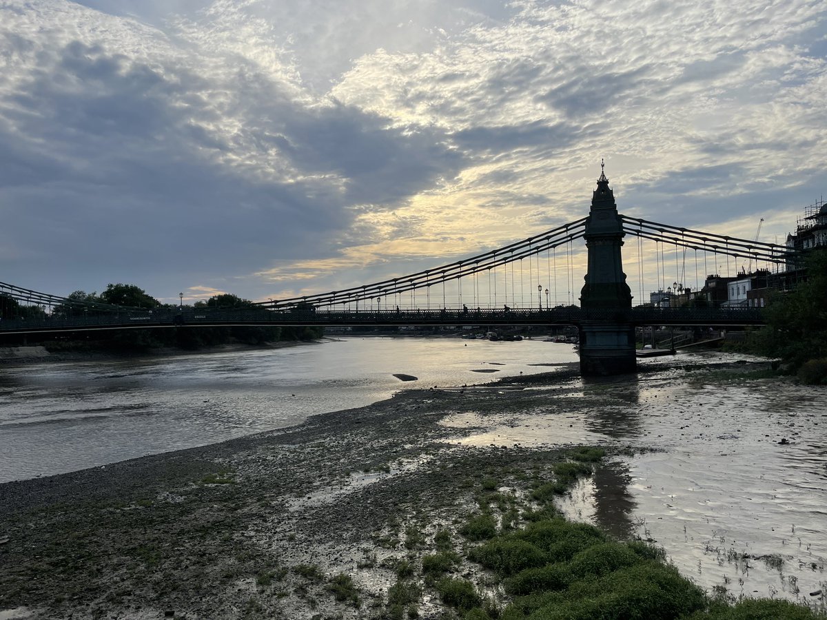 theatrethingsuk's tweet photo. Can confirm the show is indeed very enjoyable and the view is lovely (esp with a glass of wine in hand) 🥂 https://t.co/OYLEvvUbDQ