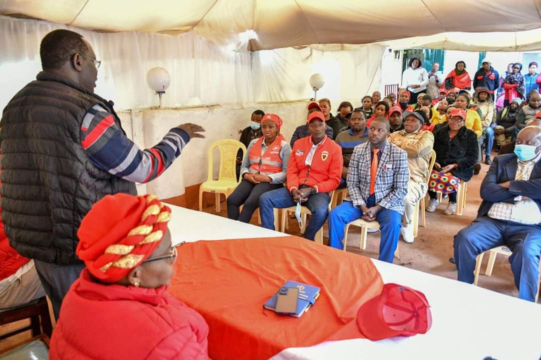 Hon_JamesNyoro's tweet photo. My  promise to you as captured in my manifesto, is to invest in more fresh produce markets, meat processing for  export, improved road infrastructure and much much more. I humbly ask for your vote in the elections of the 9th of August to actualize these plans. 
#NyoroTanoFresh https://t.co/0F23POzLro