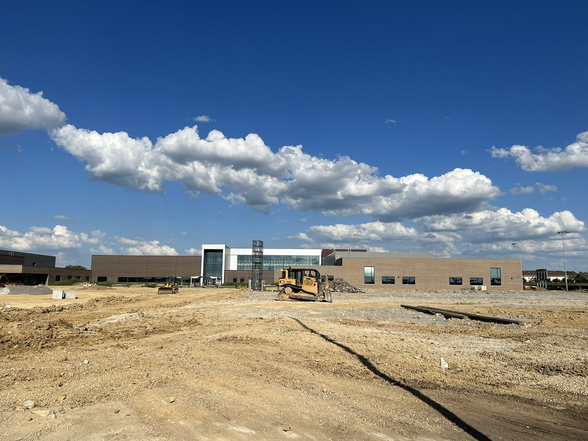 drmills0827's tweet photo. Just a sneak “Creek” peek of what’s to come with our new facility 😍 #CreekFriday #centrepkwybuilt @TCHSacademies @TCDORES1 @FCPSKY https://t.co/39dGKaTgJd