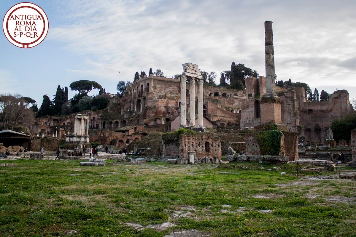 #Hoy en el 484 a. C. se consagró un templo en el Foro a Cástor y Pólux, en conmemoración de la victoria del lago Regilo.