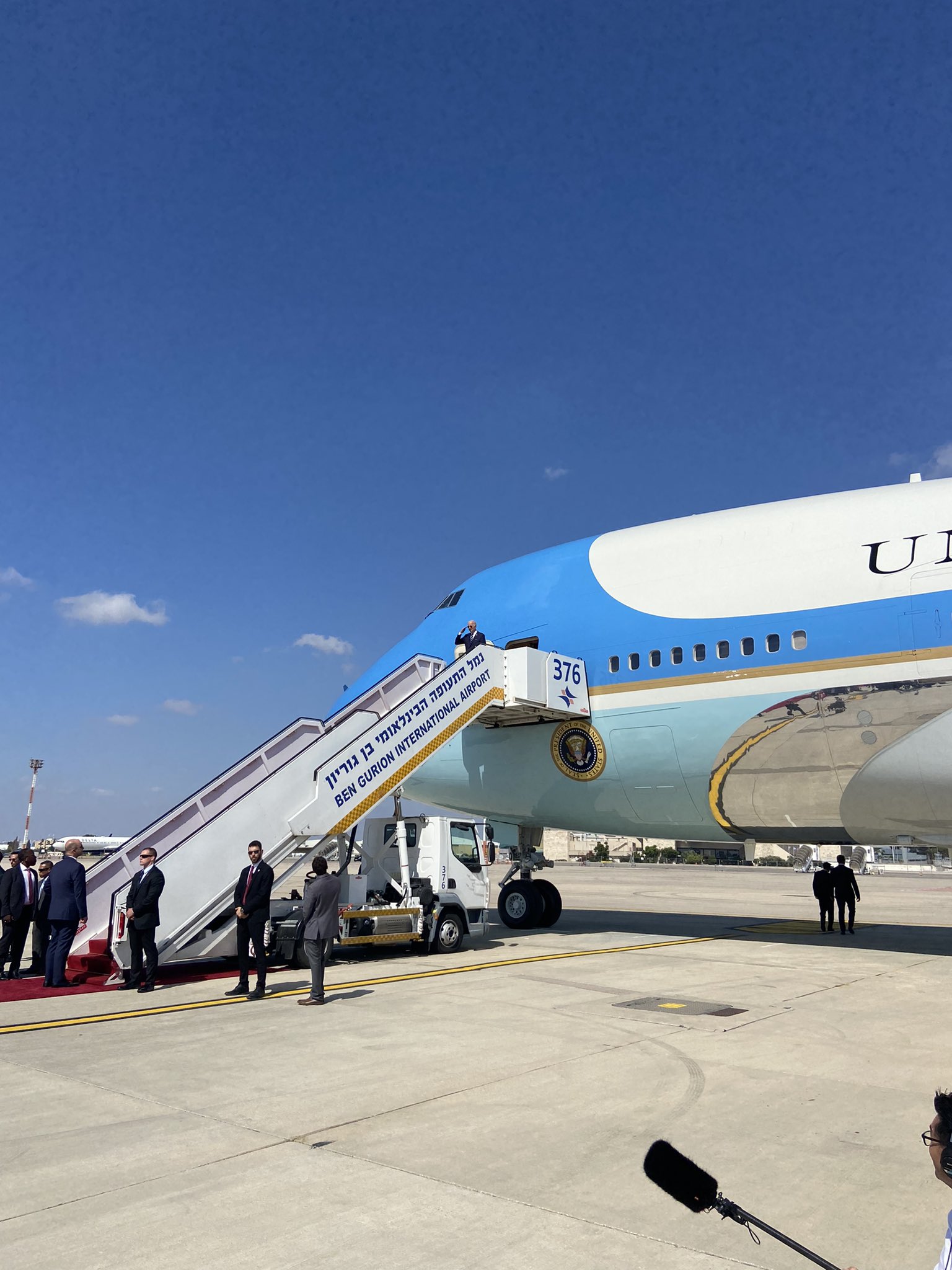 Peter Alexander on X President Biden salutes before boarding Air Force One where he will become the first US President ever to fly from Israel directly to Saudi Arabia. https t CLkftGuODR X