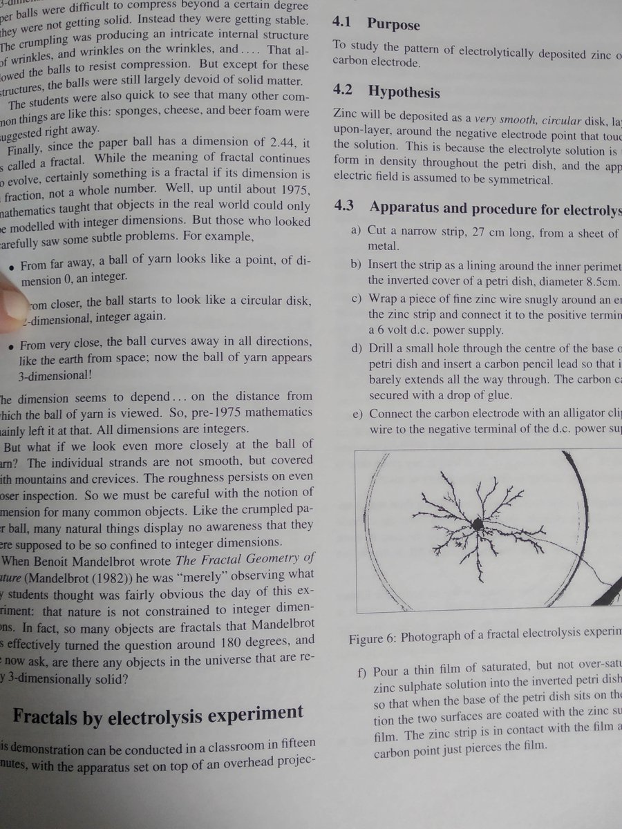 ValerieLemesle's tweet photo. Pendant mes journées @_CIRM, j'ai revu des supers collègues @MIOceanologie, #EMBIO où j'ai été ATER il y a fort longtemps! L'un deux m'a offert ce livre dans lequel il y a cette expe: Bobby, le blob @Mathemarium n'est pas loin !! #BlobCNRS @Docteur_Drey https://t.co/fx8e9CmihF