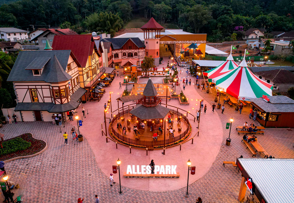 weikudobrasil's tweet photo. Alles Park, o parque que promete neve o ano todo:
https://t.co/O1CfyGtNoX 

#allespark #neve https://t.co/mIMgr72cBR