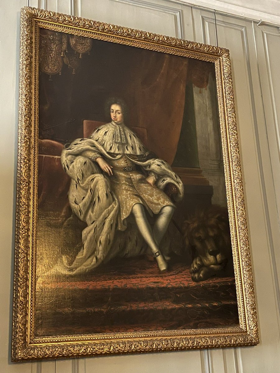 blchaindspirits's tweet photo. Royal Palace of Stockholm is haunted with ghosts, Grey Man and White Lady.  Queen Silvia of Sweden says “she and her husband live alongside “small friends … ghosts.” #haunted #paranormal #nft #nfts #nftart https://t.co/pcvgUdmaeO