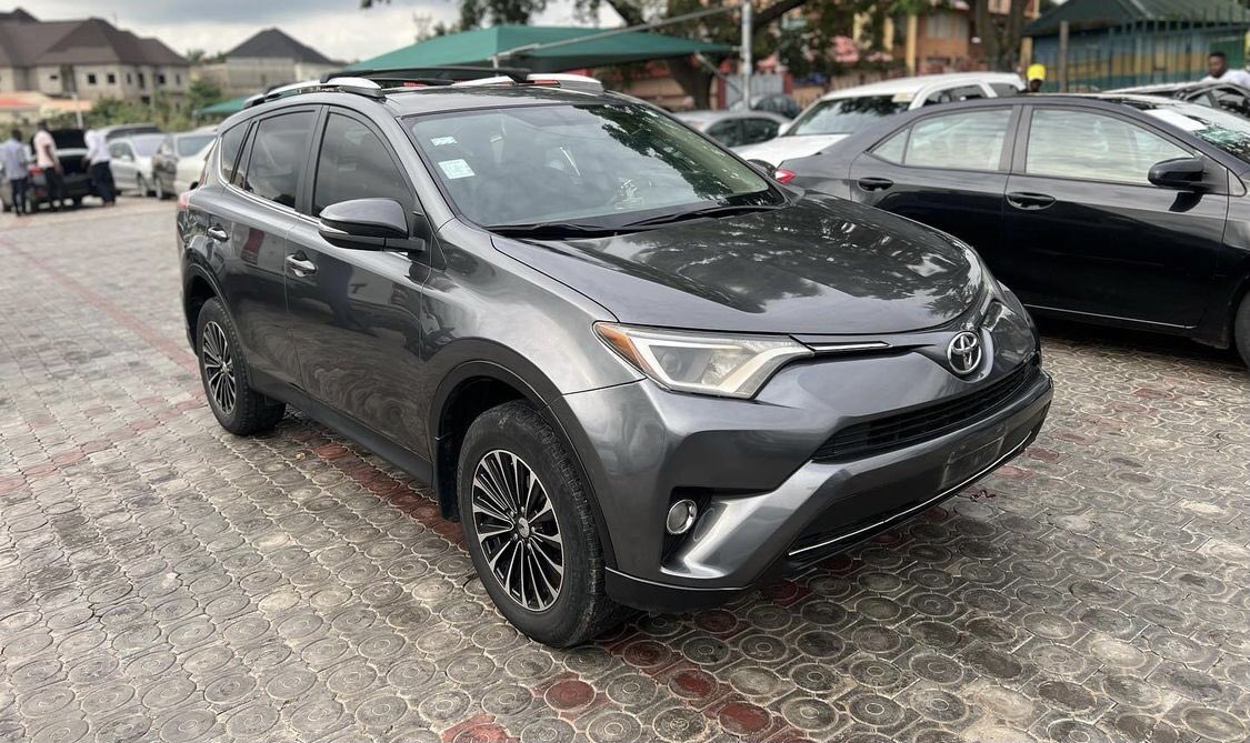Automall_ng's tweet photo. Extremely clean Toyota RAV4 2016 model 
Price:7.8m
Location: Abuja 
Original duty
#ASUUStrikeUpdate #Portable #Transfers 
@datogoniboy_ @SkinnyBoi001_ @yhakz39 https://t.co/EcNsdL5rtj