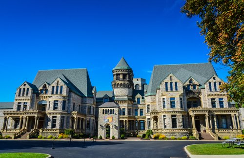 Frommers's tweet photo. Heading to Ohio? Take a tour of the prison where "The Shawshank Redemption" was filmed! #Ohio #PrisonTour 
 https://t.co/Sl1b2qSyXw https://t.co/zBB9U3VUq3