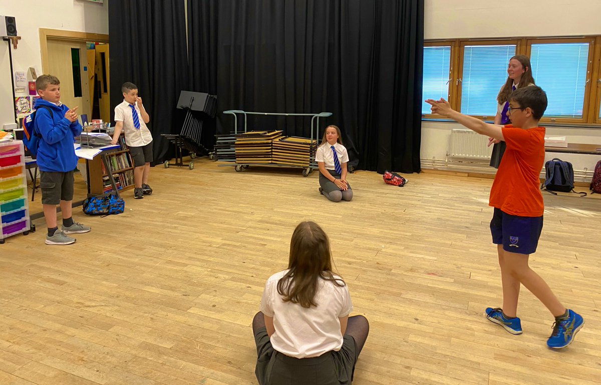 Transition day, part 2. Lunch alfresco followed by sport or worship club 🥪🍟⚽️🙏🏽 <a href="/BOLHS_PE/">Bishop PE Department</a> <a href="/BOLHS_chaplain/">Bishop chaplain </a>