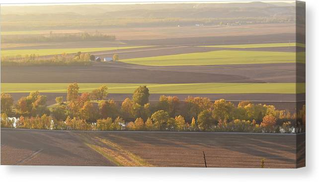 denisew428's tweet photo. #midwest #MidwestUnitedStates #MississippiRiverValley #bluffview #autumn #landscapephotography get this and many other products here! #giftideas #artoncanvas 
#BuyIntoArt #FindArtThisSummer

 https://t.co/zAvGCmTGKu https://t.co/dT3APdHfiv