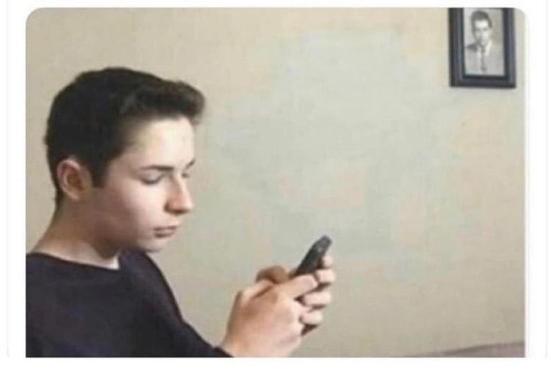 Cosa scrivo:
AHAHAHA MUOIO
AHAHAH HO SPUTATO UN POLMONE
AHAHAH STO MALE

la mia faccia: