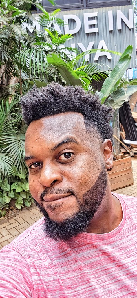 Feeling funky fresh pressed and dressed ready to party 😉👌🏾! Asante Rashid🙏🏾 | Happy #Friday to y'all 😎🔥... So, plan? #MademInKenya #Alchemist