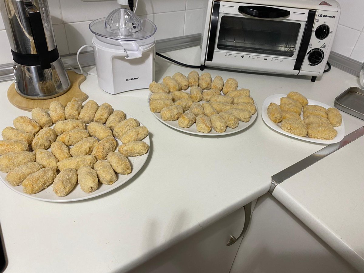 chav_ant's tweet photo. ¡Tengo una chiquilla que vale su peso en oro!
#Croquetas 
#Cocretas https://t.co/iFJeY70dPa