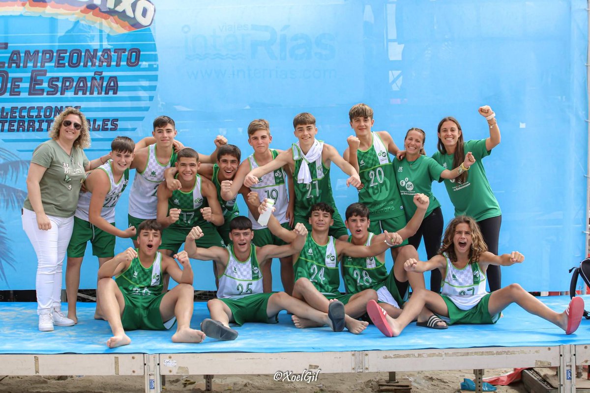 FAndaluzaBM's tweet photo. 🗣️ENTREVISTA | Inmaculada Navarrete (@4inma4)

💚🤍“Está claro que en Andalucía el balonmano playa y el pista deben ir de la mano para seguir consiguiendo éxitos”

¡Ya puedes leer la entrevista con la seleccionadora infantil masculina 🥇! ▶️ https://t.co/s4Zy3cSw2n https://t.co/scX7UuFgKl