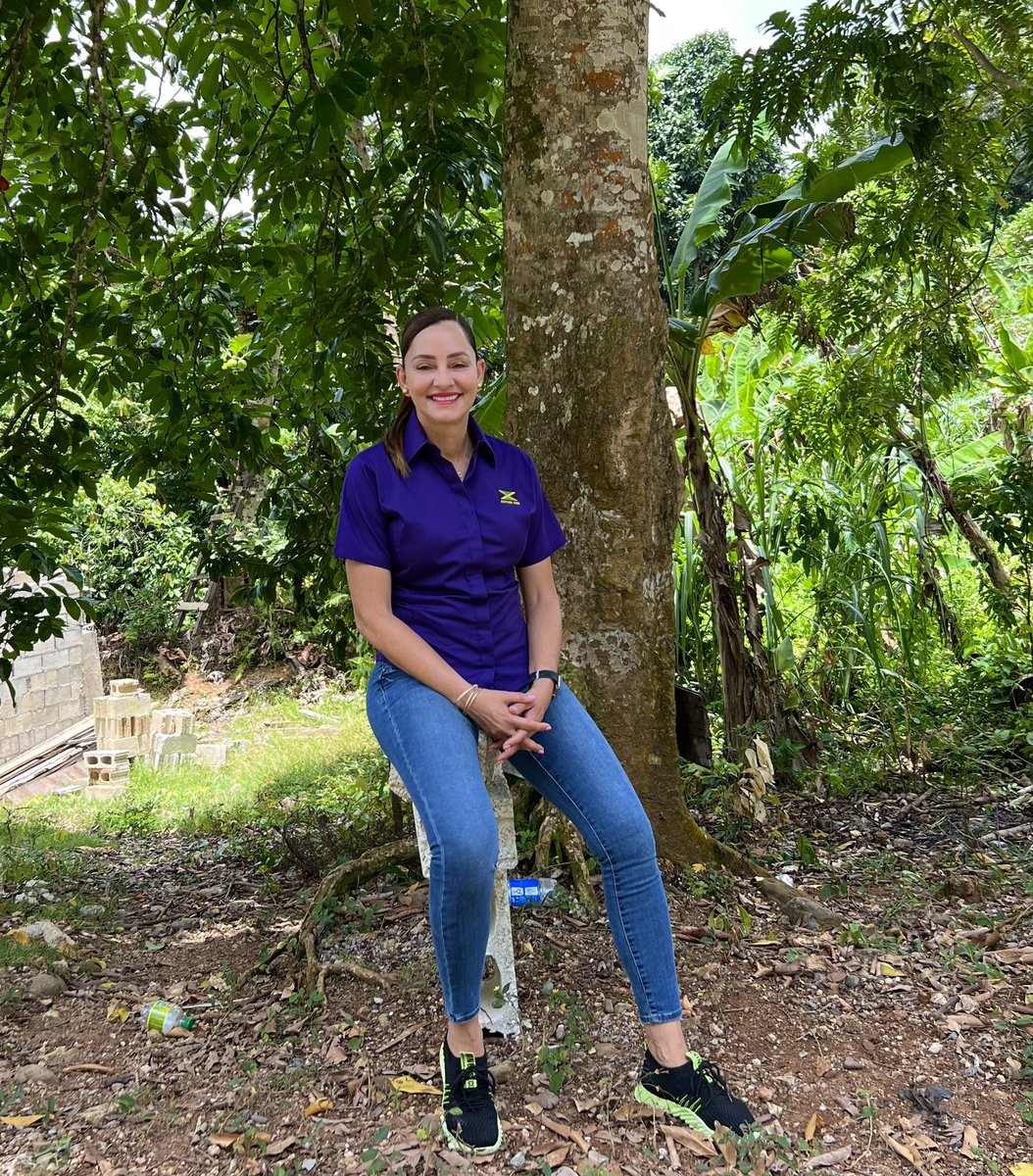 annmarievazja's tweet photo. GM #Jamaica! "Use your smile
to change the world, don't let
the world change your smile.”
#Focus #DreamBig #Believe #WorkForItNow #OneJamaica #OneLove #Blessings 
my #Portland 🇯🇲🙏🏻♥️ https://t.co/XbAYNhiko8