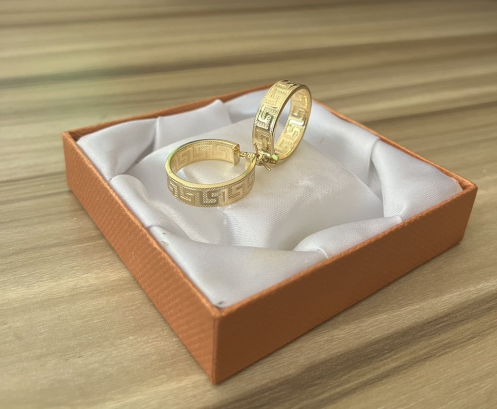 Olamide0fficial's tweet image. 18karat Gold
Round Earrings
3.2gram - N112,000