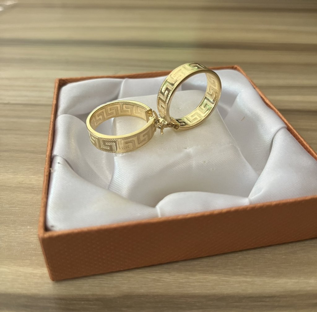 Olamide0fficial's tweet image. 18karat Gold
Round Earrings
3.2gram - N112,000