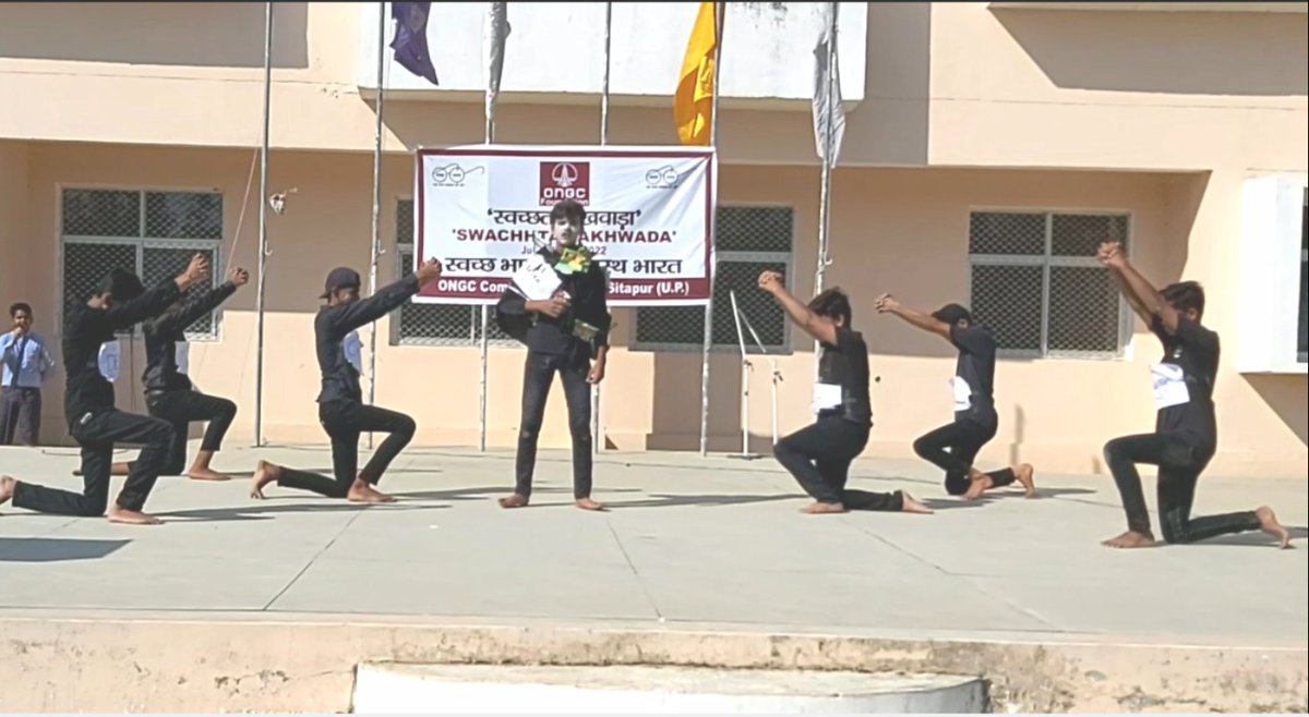 ONGC_Foundation's tweet photo. ONGC Community School celebrated Swachhta Pakhwada 2022 and organized a skit on the Theme "Awareness on harmful effects of Dump and importance of Cleanliness"

#SwachhataPakhwada #Swachhata #cleanliness #SwachhBharat #CleanIndia #ongccommunityschool #ONGC https://t.co/QXjVZuzQy7