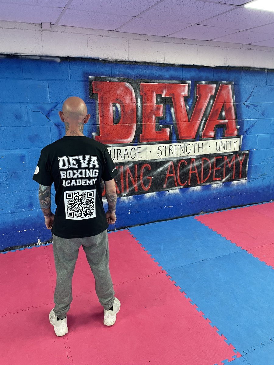 DesignBartex's tweet photo. Looking the business in his branded t-shirt with QR code linking directly to the clubs Facebook page,  @boxeroggy #teambartex https://t.co/oJlijgpiAv