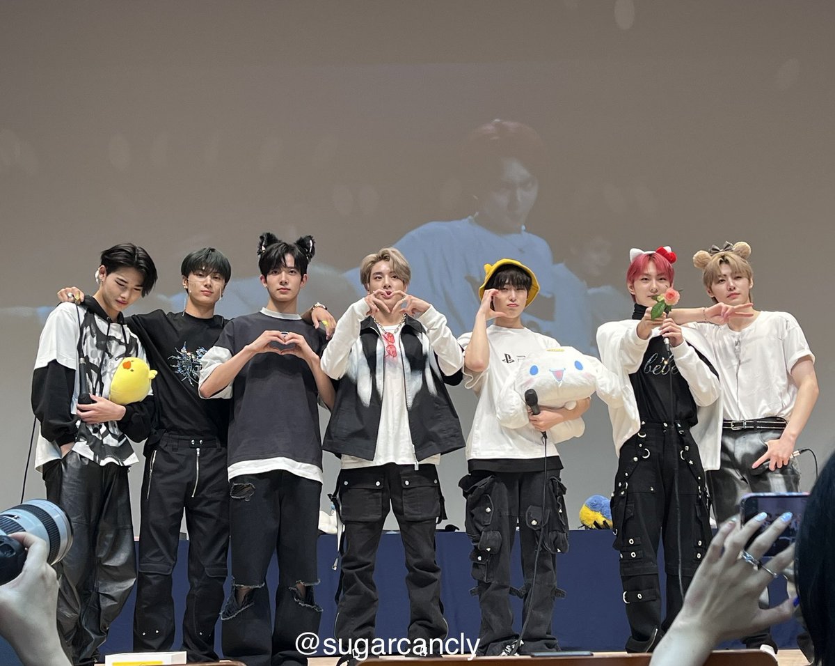 o1xS2UNG's tweet photo. 꺅 ... 평엔 다짐하고옴 https://t.co/MslsJYI8eL