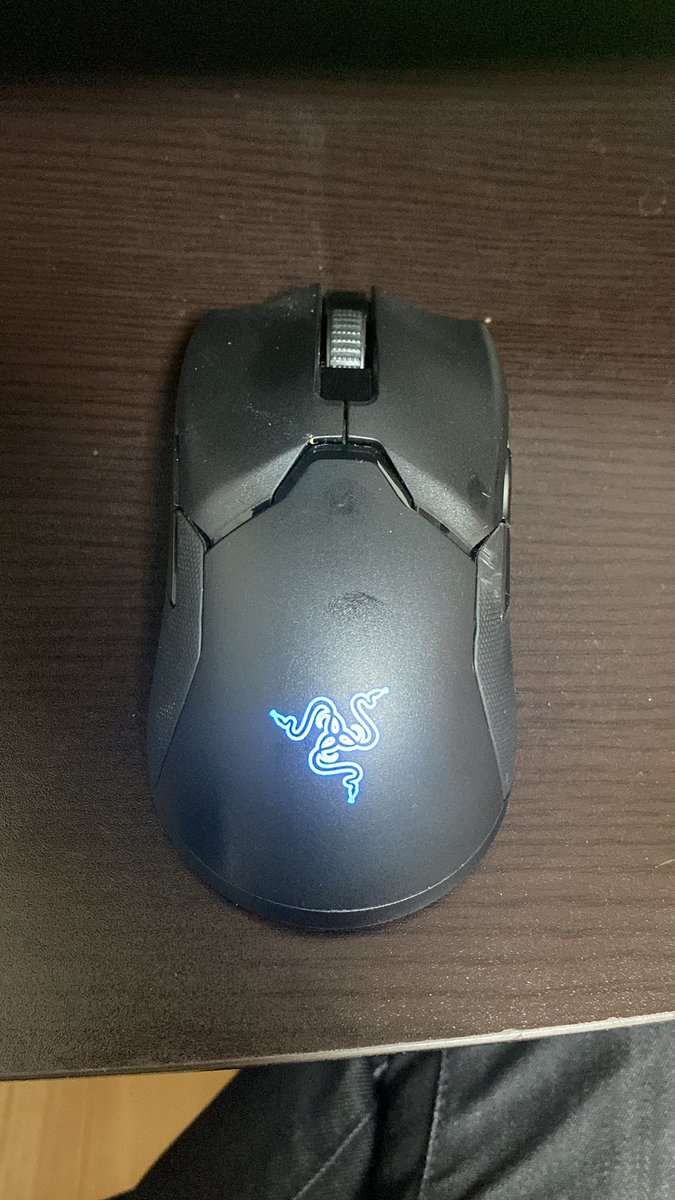 HisashiM7's tweet photo. この前、マウスのワイヤーを猫に噛まれて、ワイヤレスマウスを購入!
#RazerViperUltimate https://t.co/uMV9T4RJ7E
