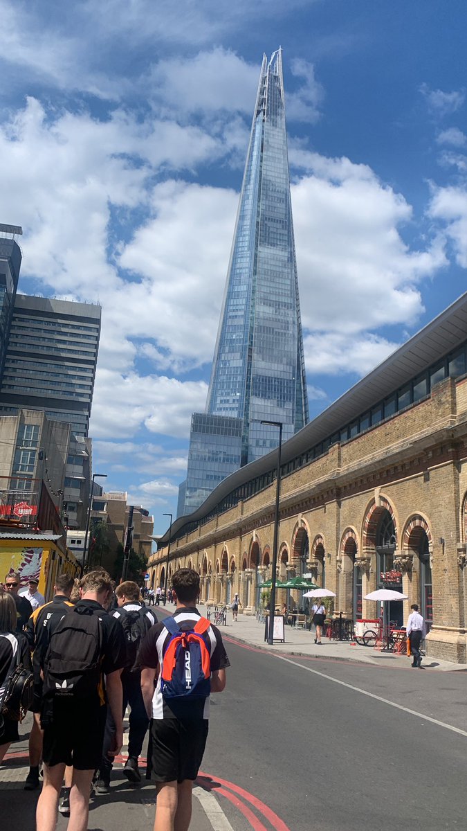 BohuntWokingham's tweet photo. Year 10 exploring London on the ‘Walk eat, talk eat’ trip! Lots of food on the way round 🍝 #gamechangerweek https://t.co/j61b7ibGce