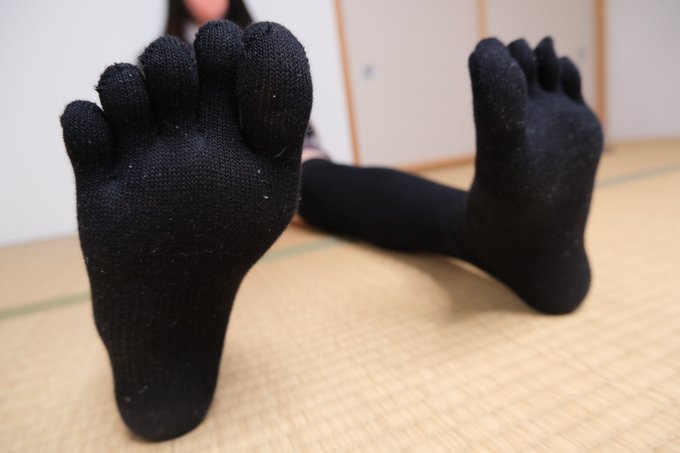 タイツ？靴下？をいただきましたありがとうございます🙇&zwj;♀️ ナプキンは無視して笑笑  #足フェチ #脚フェチ #足指 #footfetish #feet #toes #恋足 #발페티쉬 #풋잡 https://t<a href="/tag/%E8%B6%B3%E3%83%95%E3%82%A7%E3%83%81"class="tags">#足フェチ</a><a href="/tag/footfetish"class="tags"><span>#footfetish</span></a><a href="/tag/feet"class="tags"><span>#feet</span></a><a href="/tag/toes"class="tags"><span>#toes</span></a><a href="/tag/%E8%84%9A%E3%83%95%E3%82%A7%E3%83%81"class="tags"><span>#脚フェチ</span></a><a href="/tag/%E6%81%8B%E8%B6%B3"class="tags"><span>#恋足</span></a><a href="/tag/%E8%B6%B3%E6%8C%87"class="tags"><span>#足指</span></a><a href="/tag/%EB%B0%9C%ED%8E%98%ED%8B%B0%EC%89%AC"class="tags"><span>#발페티쉬</span></a>