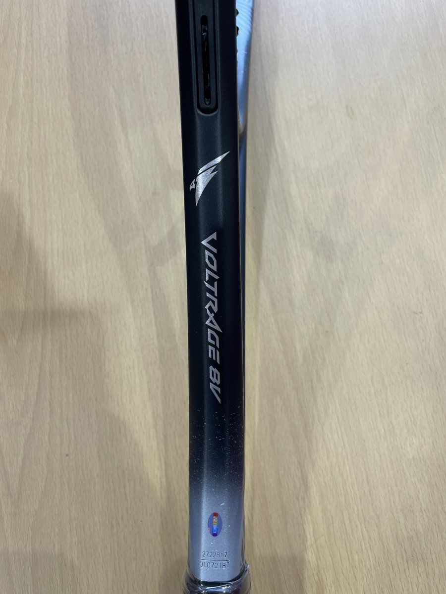 t_champ1's tweet photo. ⭐️新製品入荷のお知らせ⭐️
ヨネックスよりボルトレイジ8V入荷しました😊‼︎
球ブレが少なく、打ちやすさ抜群の前衛向きです✨
ぜひ店頭にてご覧下さい🙇‍♀️‼︎
天王寺
#ヨネックス #YONEX #ボルトレイジ8V #VT8V #チャンプ #ソフトテニスプロショップチャンプ https://t.co/LNT7A0vboX