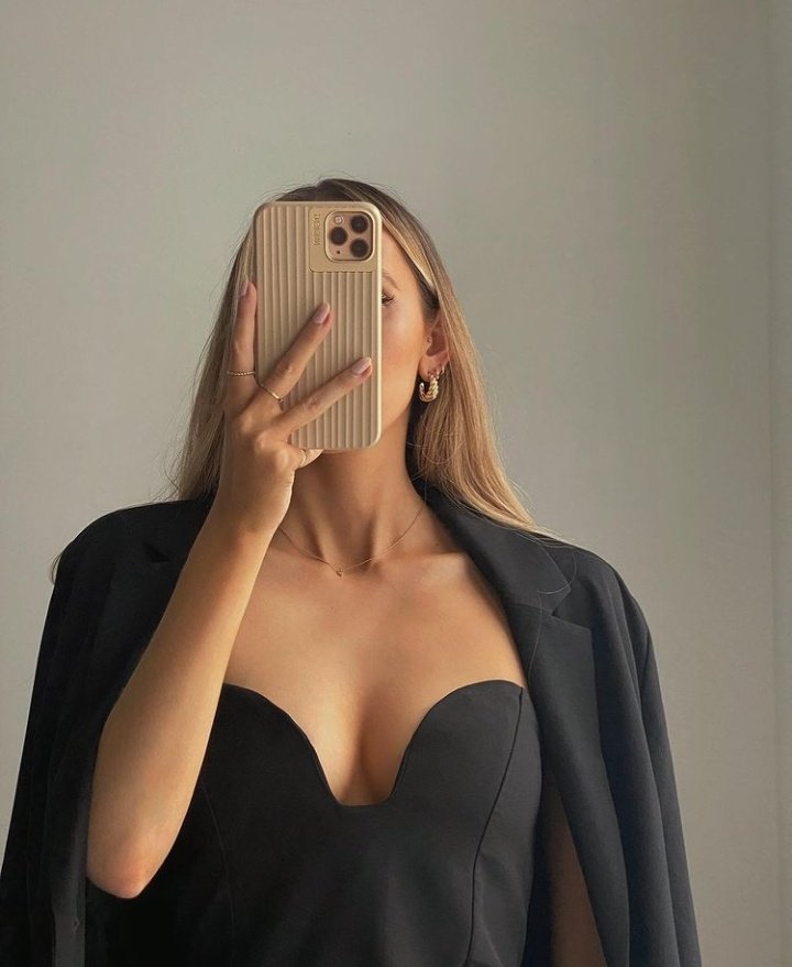 IrinaNikx's tweet image. Little Black Dress