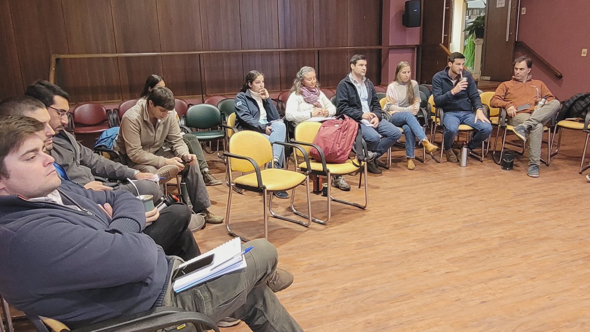 INIA_UY's tweet photo. 👉Ahora, reunión de las empresas asociadas a UPEFRUY 🍊🍋 con el Dr. Lluis Palou en INIA Salto Grande. https://t.co/Yk4J6PPDBW
