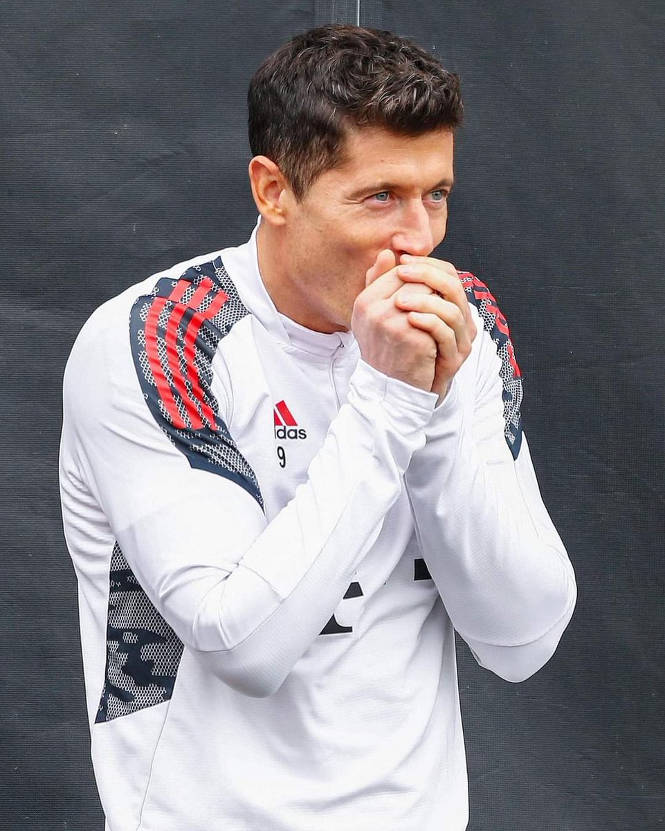 Daya tarik Barcelona ini bikin geleng2 kepala. Boleh saja sedang bermasalah keuangan, tapi saat mengincar pemain, si pemain mesti terpikat. Kessie, Raphinha &amp; Christensen udah gabung. Lewandowski mungkin menyusul. Rebutan pemain dg klub yg keuangan sehat pun mereka unggul. Wow.