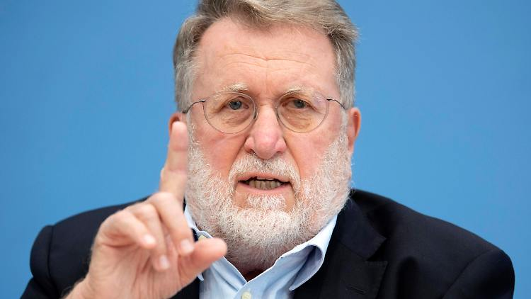 ErnstvAll's tweet photo. #Impfstreit - Der Impfschutz bei vielen Menschen in Deutschland lässt nach. Doch der #STIKO-Chef, Thomas #Mertens, kontert nun die Empfehlungen von #Lauterbach zur vierten #Impfung. Auch der Virologe Alexander #Kekulé kritisiert den Gesundheitsminister.
https://t.co/jCCuNH8Z1r https://t.co/eMYqDwuslJ
